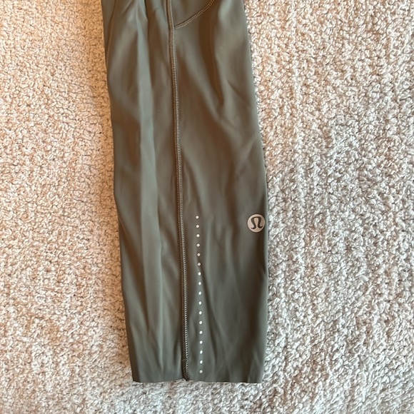 Lululemon Capri leggings - Picture 4 of 6